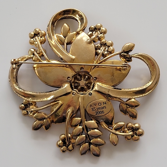 Avon | 35th Anniversary Pin - Picture 4 of 8